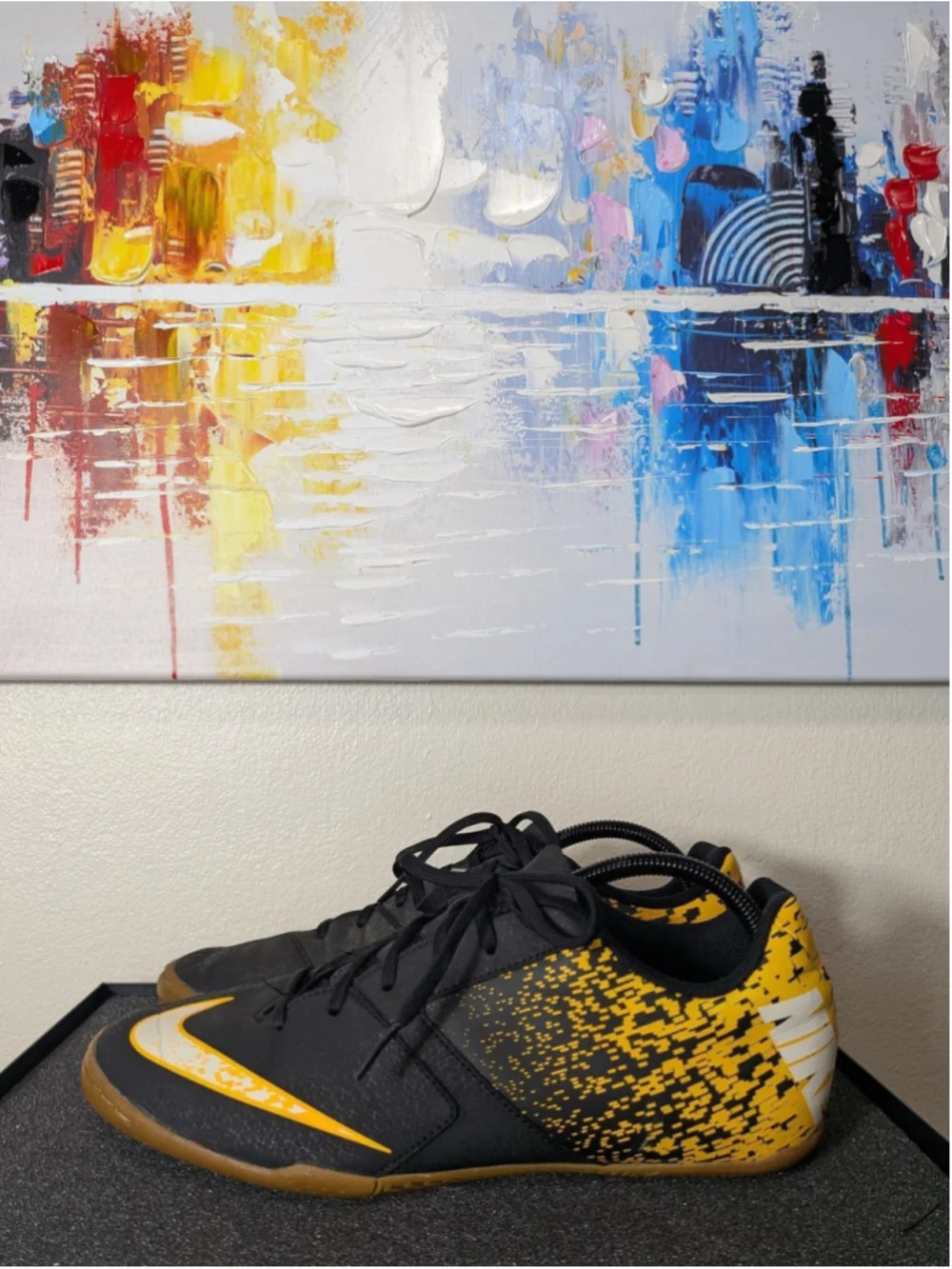 Nike Indoor Soccer Shoes Mens Size 10 Black Yellow Gum Sole Sneakers 573875-002